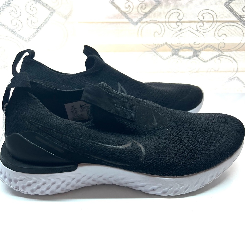 New without Tags Boys 5.5 NIKE Slip On Tennis Shoe Sneaker